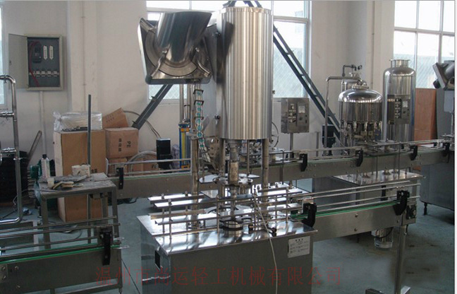 啤酒-皇冠蓋三合一灌裝機(jī)3.jpg